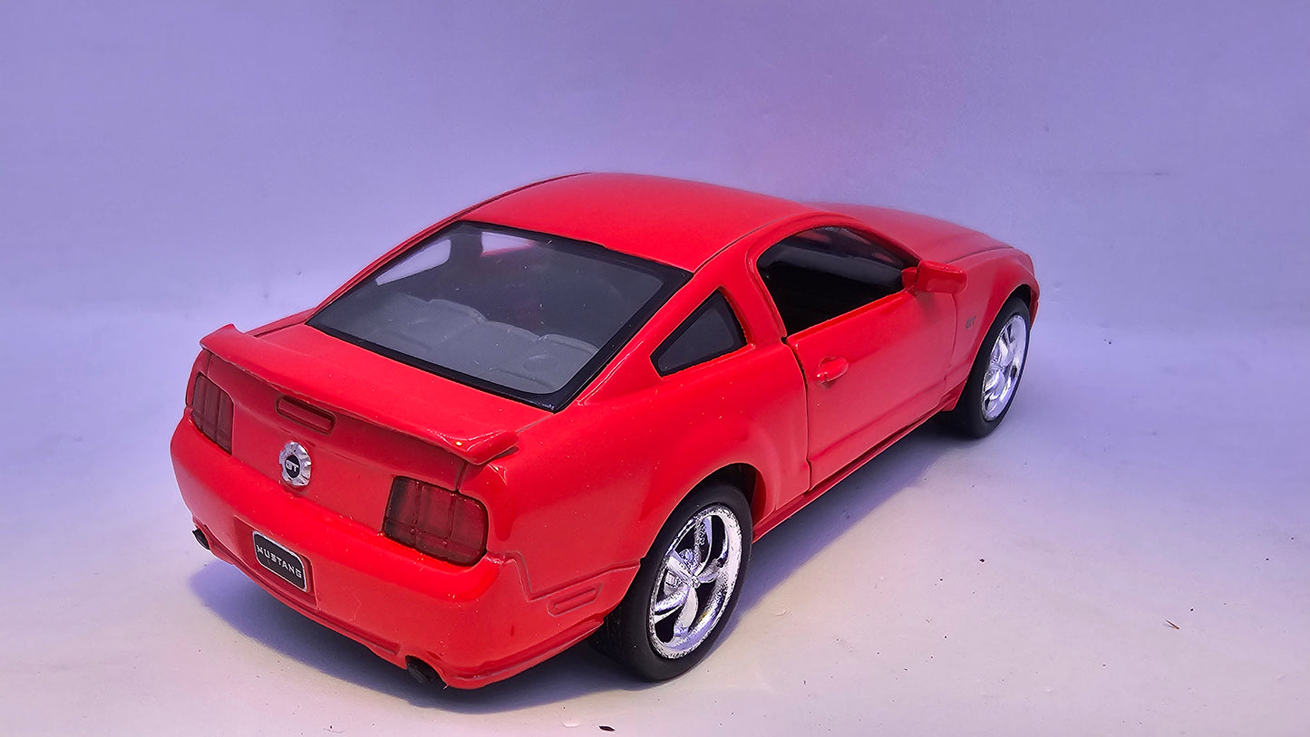 Ford Mustang GT 2006 - Escala 1/38 - Kinsmart - (Sin caja)