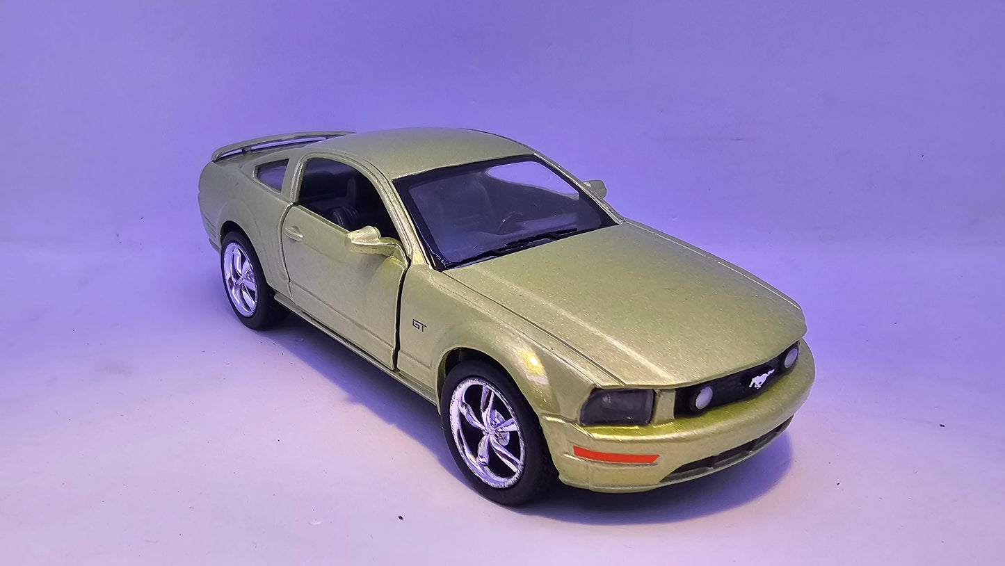 Ford Mustang GT 2006 - Escala 1/38 - Kinsmart - (Sin caja)