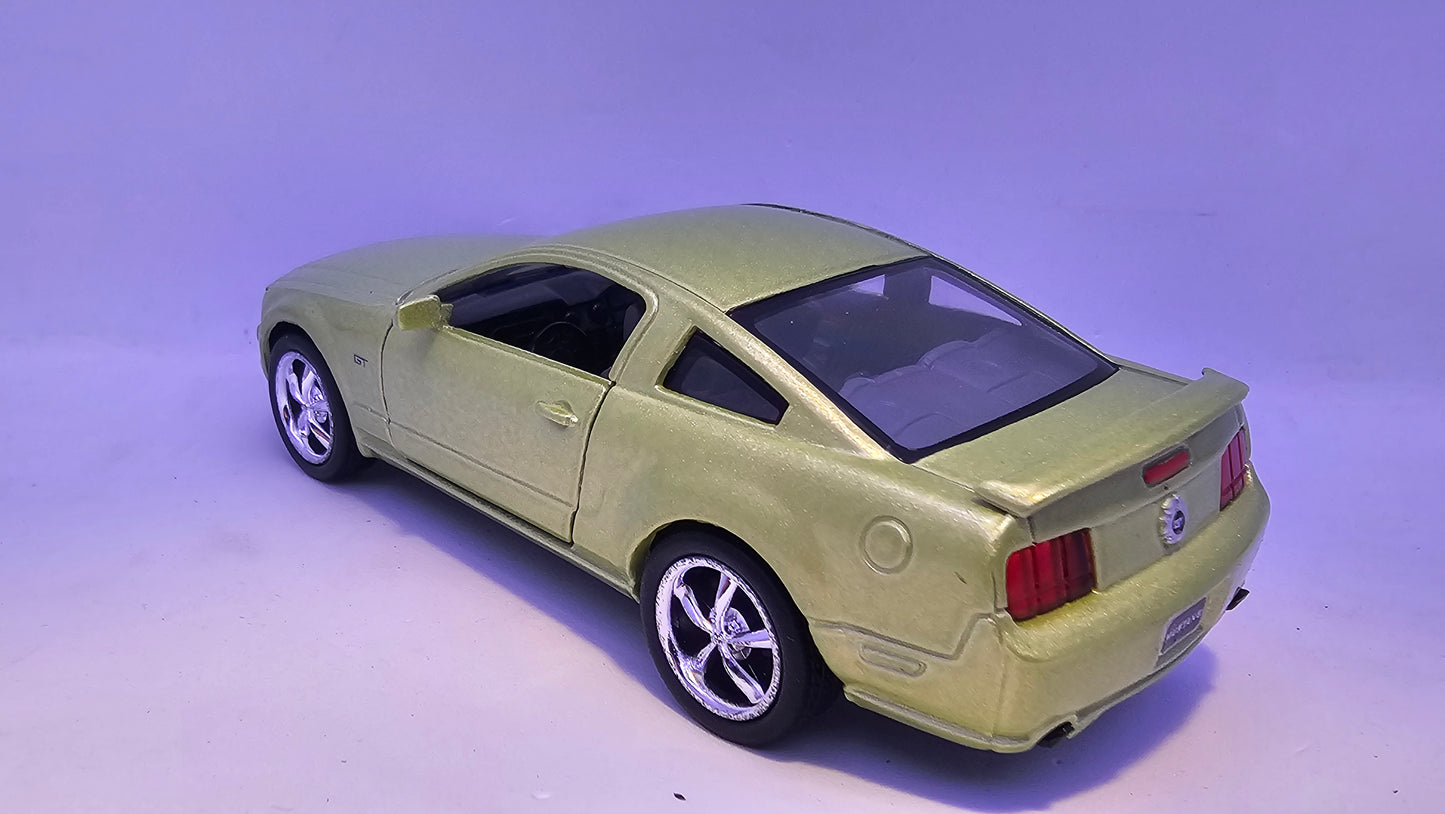 Ford Mustang GT 2006 - Escala 1/38 - Kinsmart - (Sin caja)