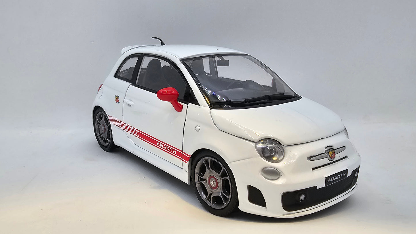 Fiat 500 ABARTH - Escala 1/24 - MotorMax - (Sin Caja)