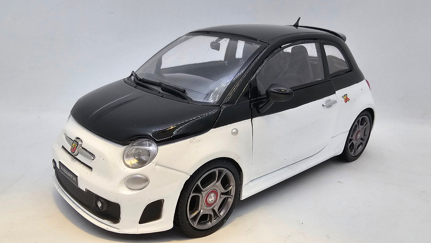 Fiat 500 ABARTH - Escala 1/24 - MotorMax - (Sin Caja)