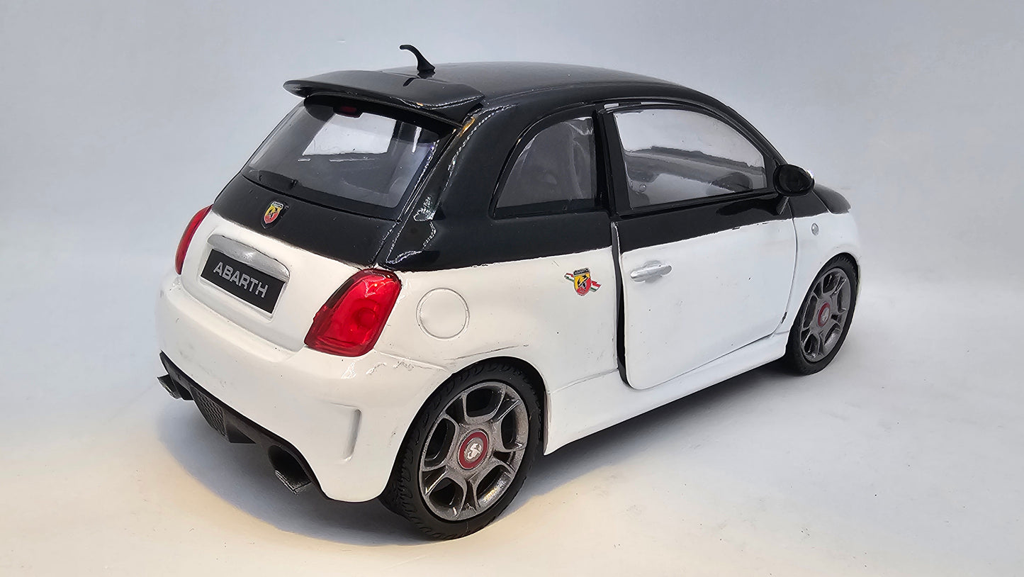 Fiat 500 ABARTH - Escala 1/24 - MotorMax - (Sin Caja)