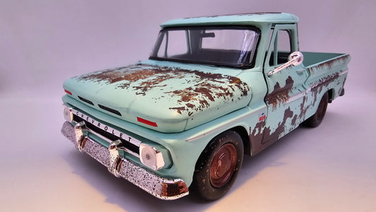 Chevy C10 Pickup 1966 "Oxidada" - Escala 1/24 - MotorMax - (Sin Caja)