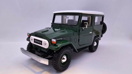 Toyota FJ40 - Escala 1/24 - MotorMax - (Sin Caja)