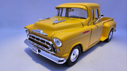 Chevrolet 3100 Stepside Pickup 1957 - Escala 1/24 - MotorMax - (Sin Caja)