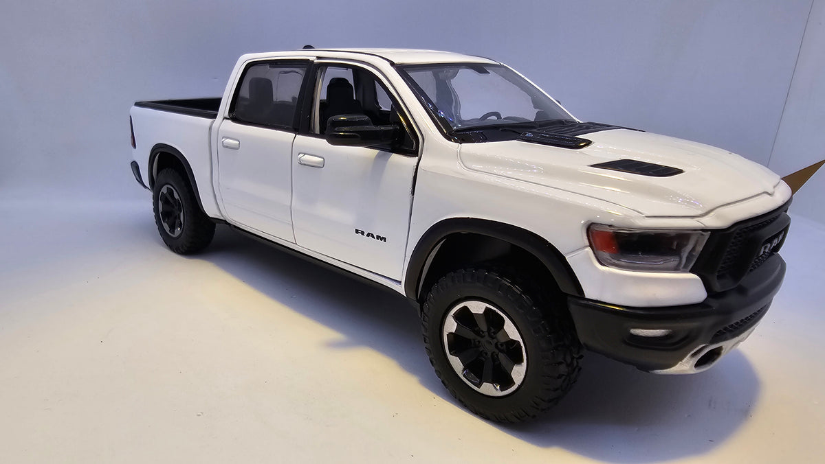 RAM 1500 Rebel Crew 2019 - Escala 1/24 (1/27) - MotorMax - (Sin Caja)