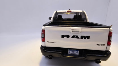 RAM 1500 Rebel Crew 2019 - Escala 1/24 (1/27) - MotorMax - (Sin Caja)