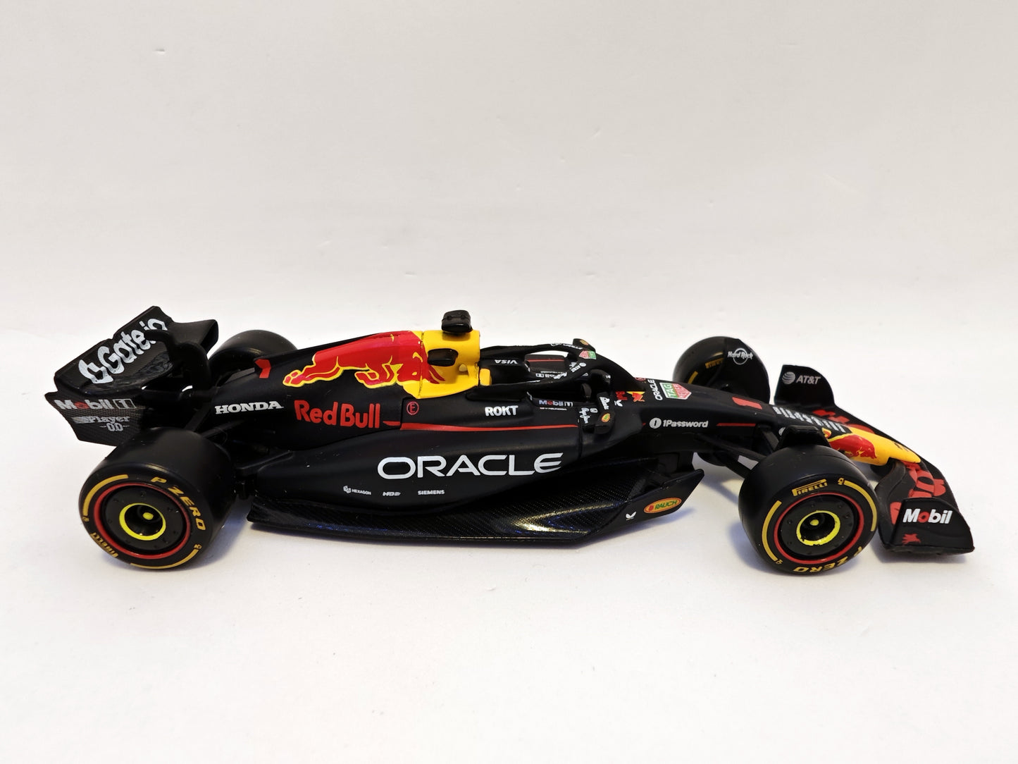 Red Bull Racing Formula 1 RB21 #1 Max Verstappen 2025 - F1 Burago Escala 1/43