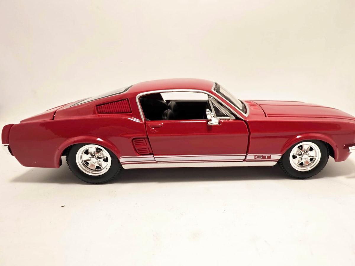 Ford Mustang GT 1967 - Escala 1/24 - Maisto - (Sin caja)