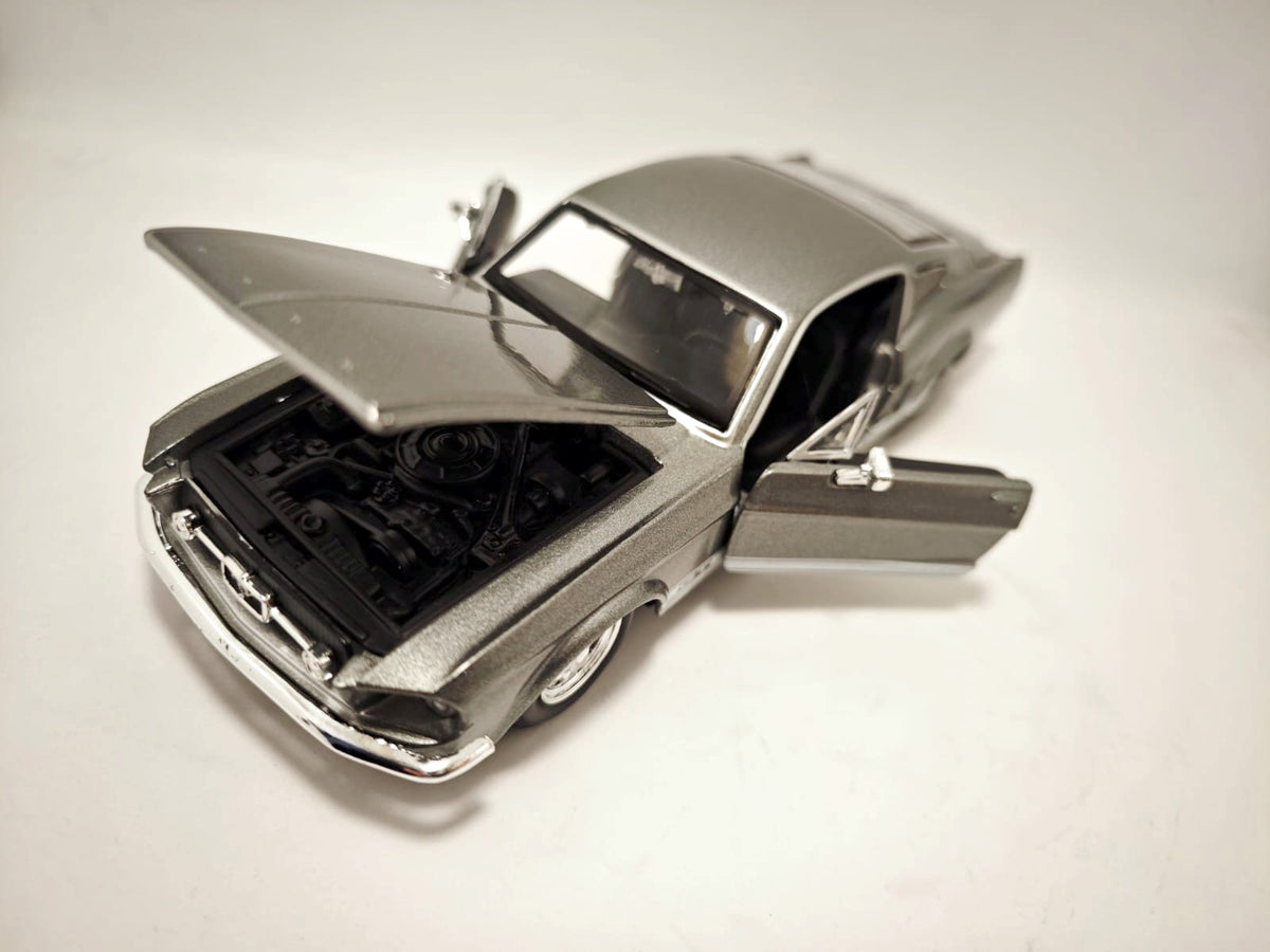 Ford Mustang GT 1967 - Escala 1/24 - Maisto - (Sin caja)