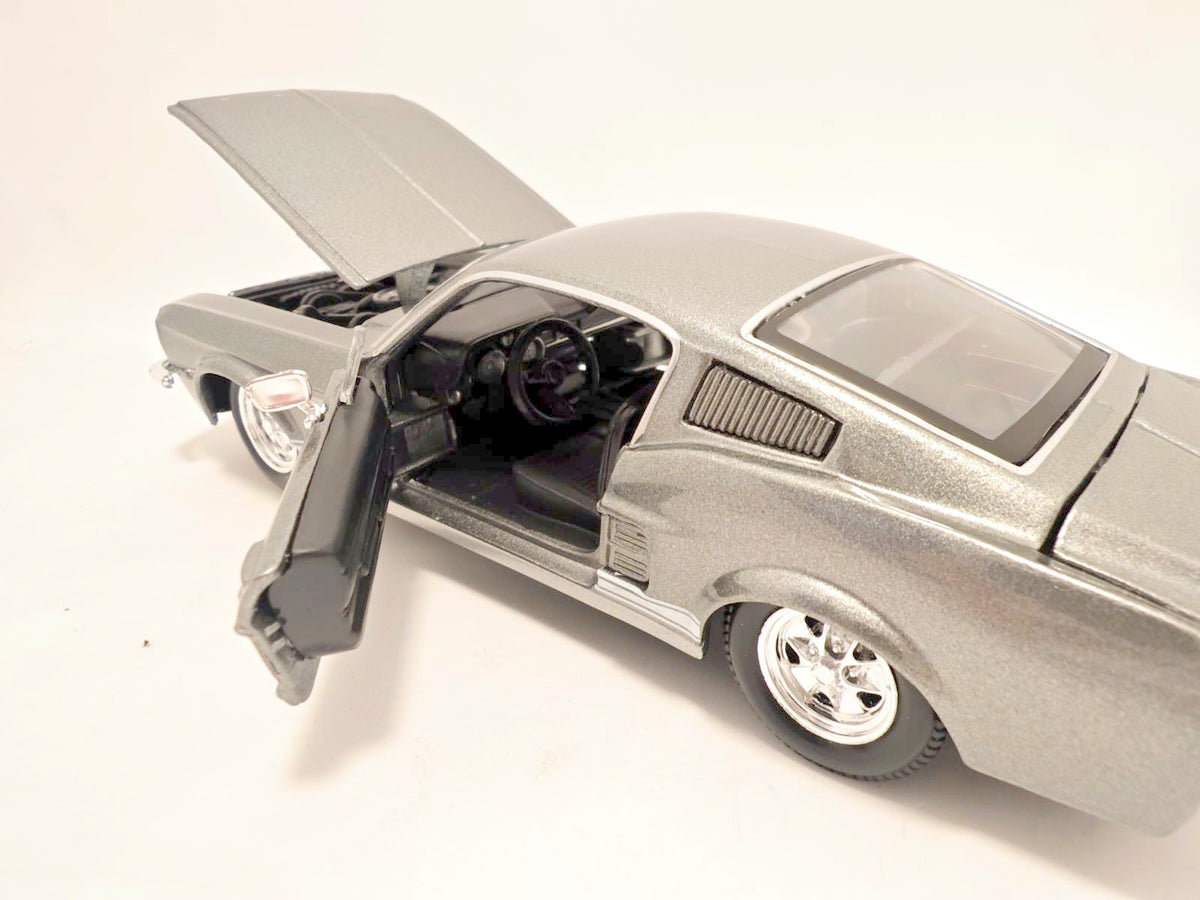 Ford Mustang GT 1967 - Escala 1/24 - Maisto - (Sin caja)