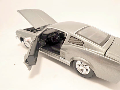 Ford Mustang GT 1967 - Escala 1/24 - Maisto - (Sin caja)