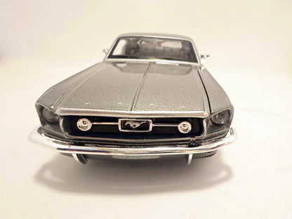 Ford Mustang GT 1967 - Escala 1/24 - Maisto - (Sin caja)