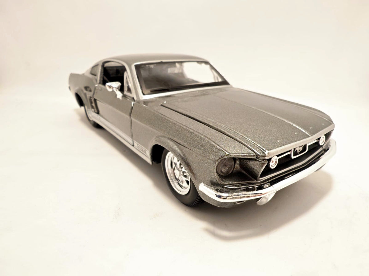 Ford Mustang GT 1967 - Escala 1/24 - Maisto - (Sin caja)