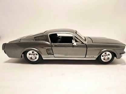 Ford Mustang GT 1967 - Escala 1/24 - Maisto - (Sin caja)