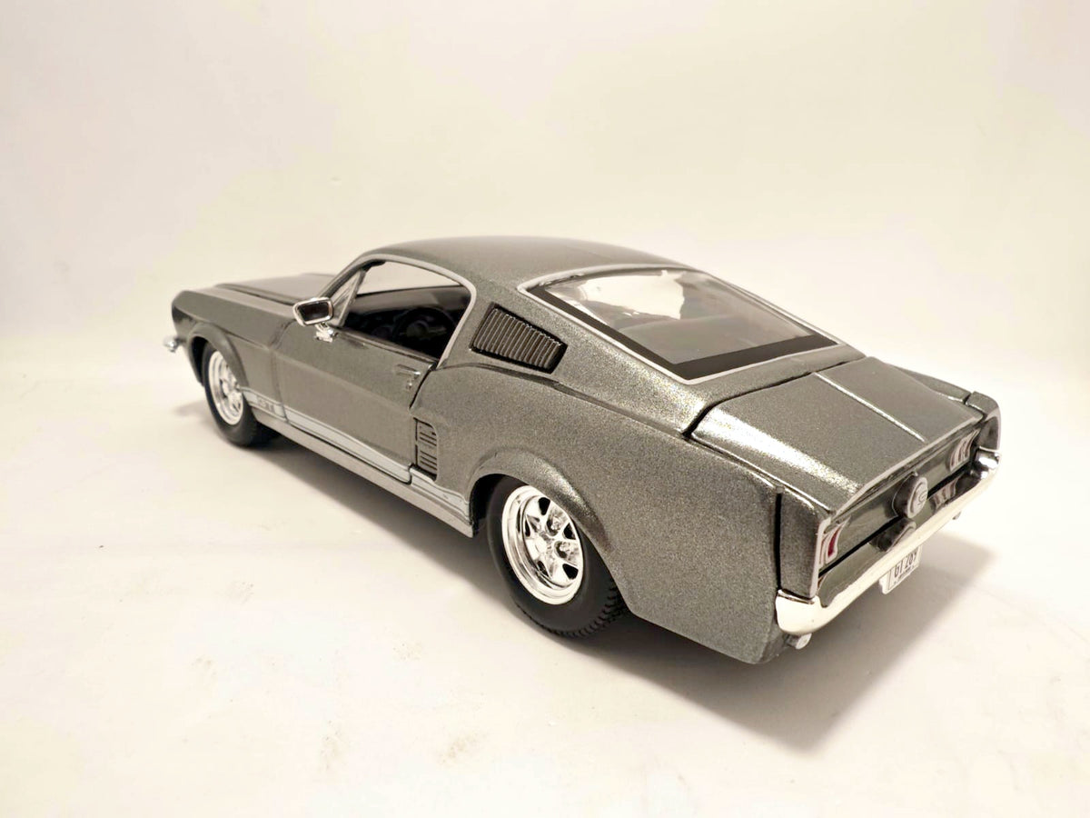 Ford Mustang GT 1967 - Escala 1/24 - Maisto - (Sin caja)