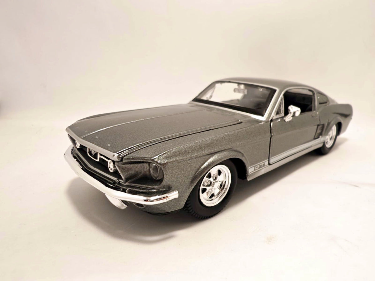 Ford Mustang GT 1967 - Escala 1/24 - Maisto - (Sin caja)