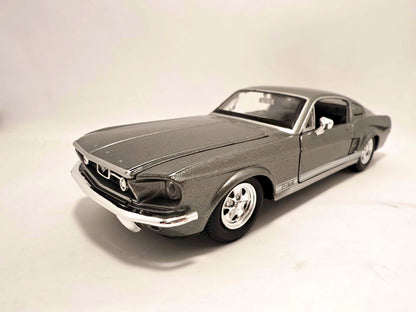 Ford Mustang GT 1967 - Escala 1/24 - Maisto - (Sin caja)