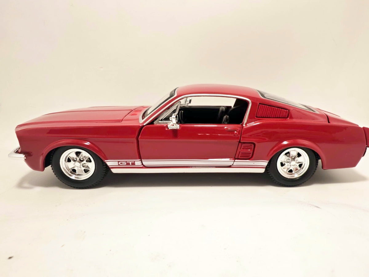 Ford Mustang GT 1967 - Escala 1/24 - Maisto - (Sin caja)