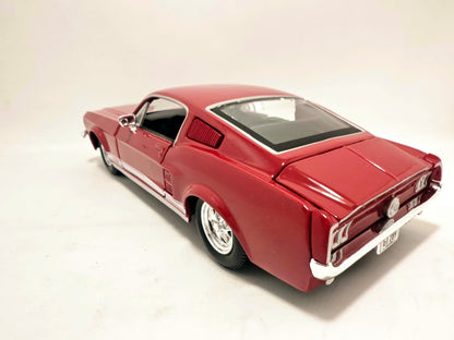 Ford Mustang GT 1967 - Escala 1/24 - Maisto - (Sin caja)