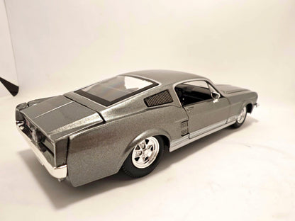 Ford Mustang GT 1967 - Escala 1/24 - Maisto - (Sin caja)