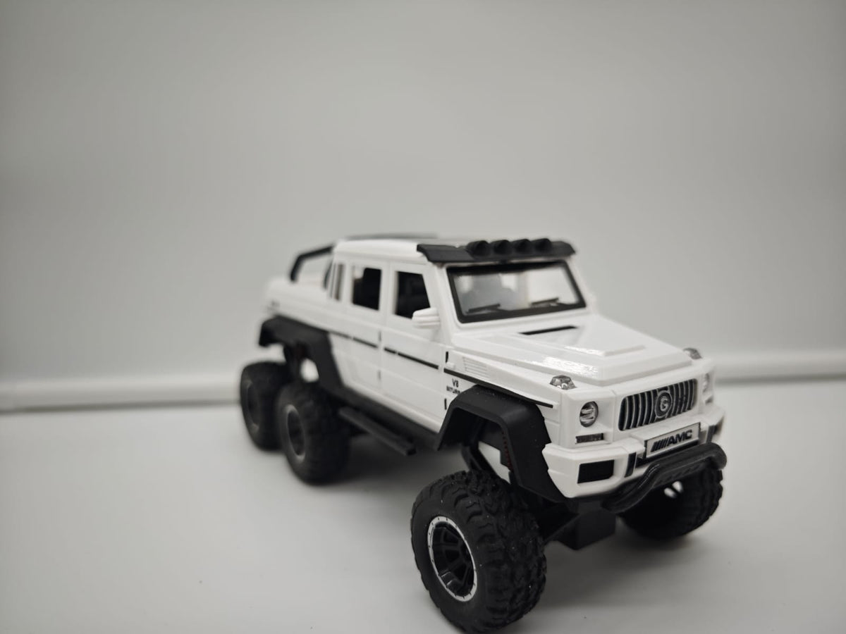 Mercedes G AMG 6X6 - Escala 1/24 - Plastico c/Luz y Sonido - No License (sin caja)