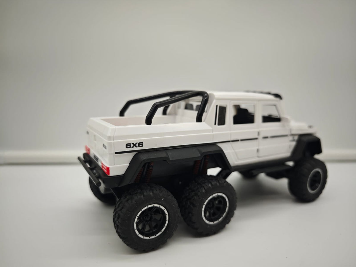 Mercedes G AMG 6X6 - Escala 1/24 - Plastico c/Luz y Sonido - No License (sin caja)