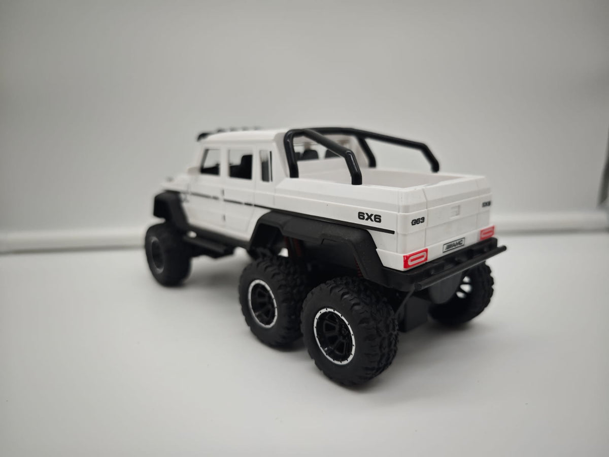 Mercedes G AMG 6X6 - Escala 1/24 - Plastico c/Luz y Sonido - No License (sin caja)