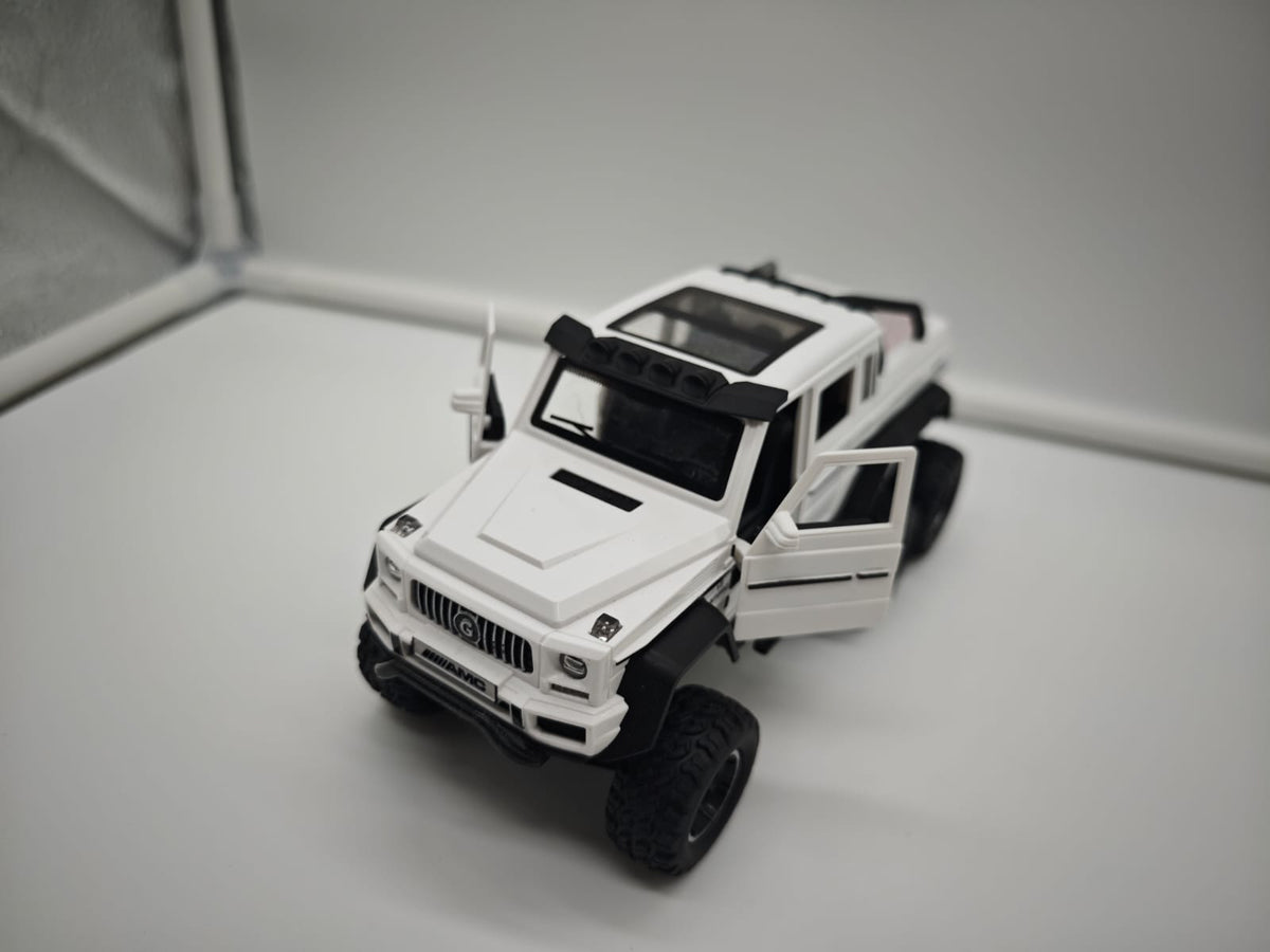 Mercedes G AMG 6X6 - Escala 1/24 - Plastico c/Luz y Sonido - No License (sin caja)