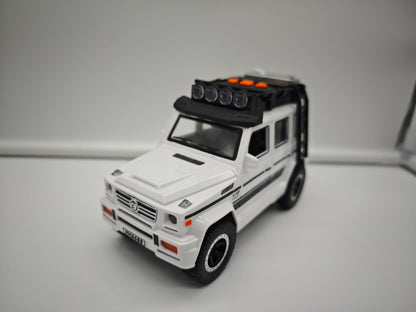 Mercedes Benz Clase G - Escala 1/24 - Plastico c/Luz y Sonido - No License (sin caja)
