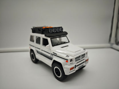 Mercedes Benz Clase G - Escala 1/24 - Plastico c/Luz y Sonido - No License (sin caja)