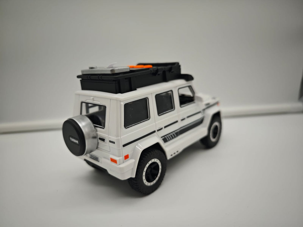 Mercedes Benz Clase G - Escala 1/24 - Plastico c/Luz y Sonido - No License (sin caja)