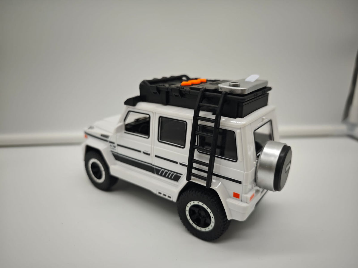 Mercedes Benz Clase G - Escala 1/24 - Plastico c/Luz y Sonido - No License (sin caja)