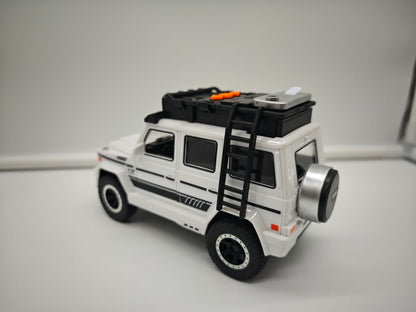 Mercedes Benz Clase G - Escala 1/24 - Plastico c/Luz y Sonido - No License (sin caja)