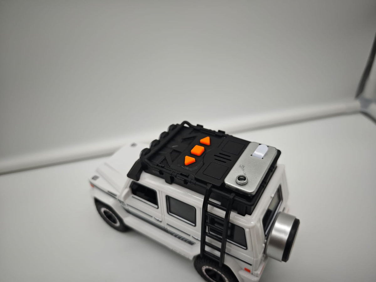Mercedes Benz Clase G - Escala 1/24 - Plastico c/Luz y Sonido - No License (sin caja)