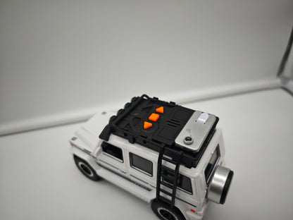 Mercedes Benz Clase G - Escala 1/24 - Plastico c/Luz y Sonido - No License (sin caja)
