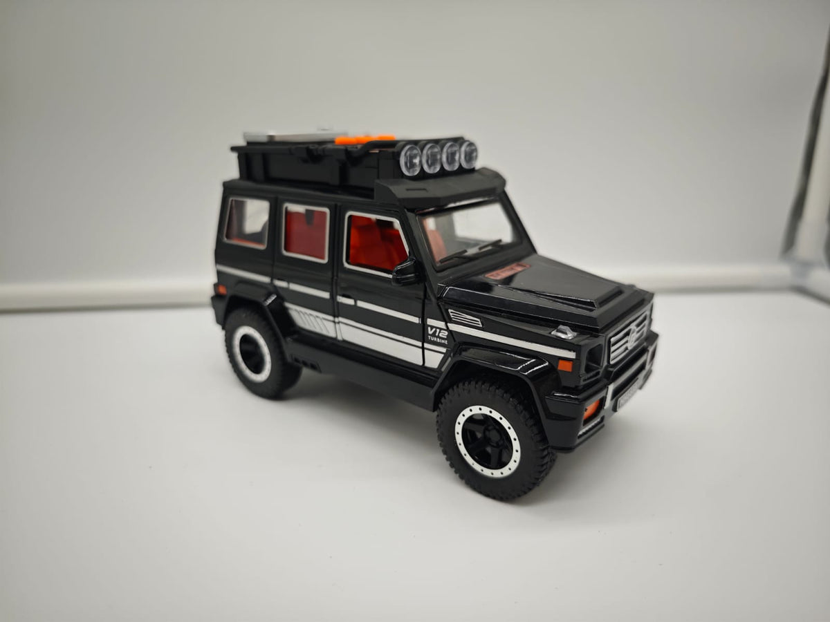 Mercedes Benz Clase G - Escala 1/24 - Plastico c/Luz y Sonido - No License (sin caja)