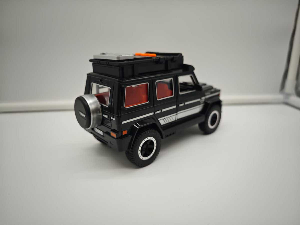 Mercedes Benz Clase G - Escala 1/24 - Plastico c/Luz y Sonido - No License (sin caja)