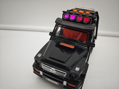 Mercedes Benz Clase G - Escala 1/24 - Plastico c/Luz y Sonido - No License (sin caja)