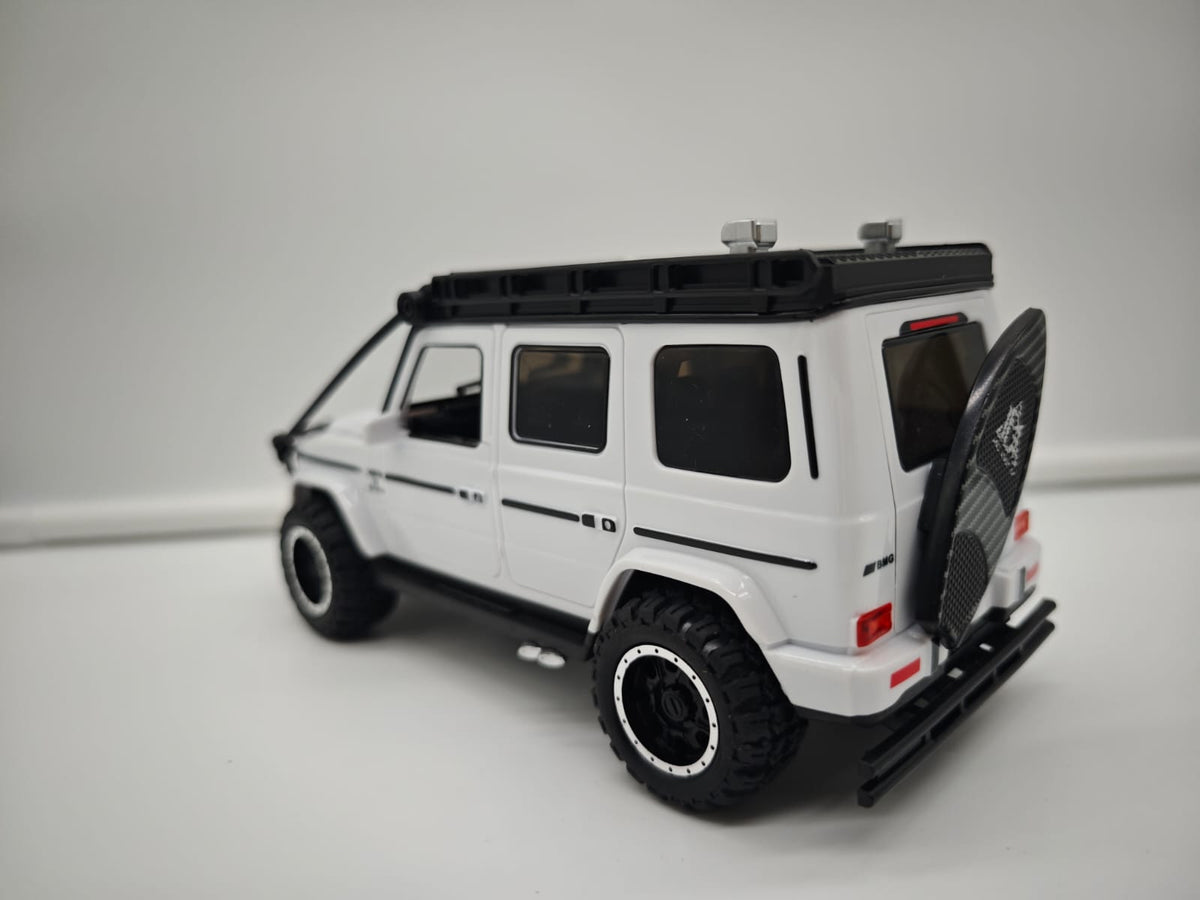 Mercedes G Wagon AMG - Escala 1/24 - Plastico c/Luz y Sonido - No License (sin caja)