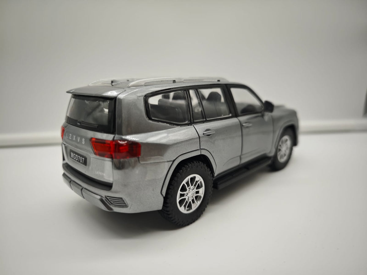 Toyota Land Cruiser 300 - Escala 1/24 - Plastico c/Luz y Sonido - No License (sin caja)