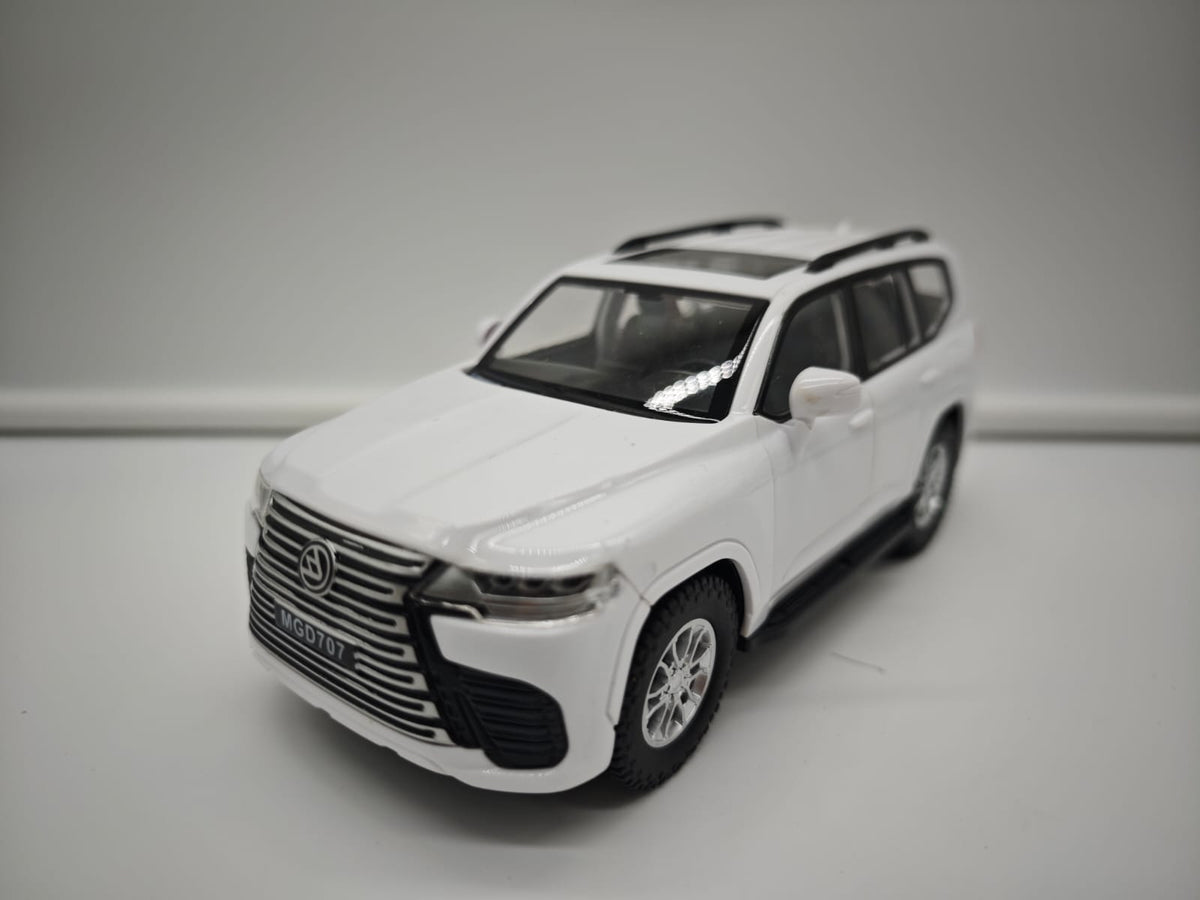 Toyota Land Cruiser 300 - Escala 1/24 - Plastico c/Luz y Sonido - No License (sin caja)