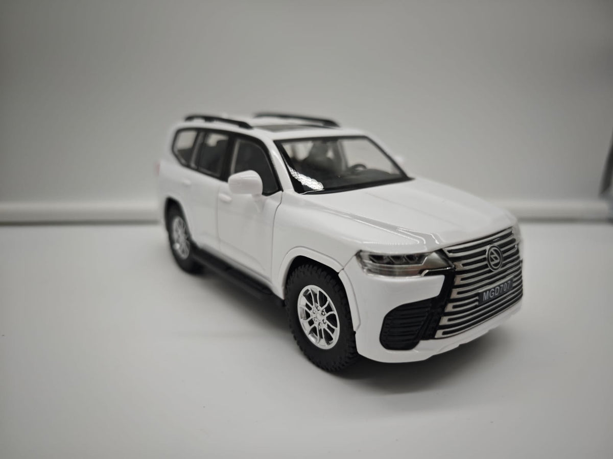 Toyota Land Cruiser 300 - Escala 1/24 - Plastico c/Luz y Sonido - No License (sin caja)