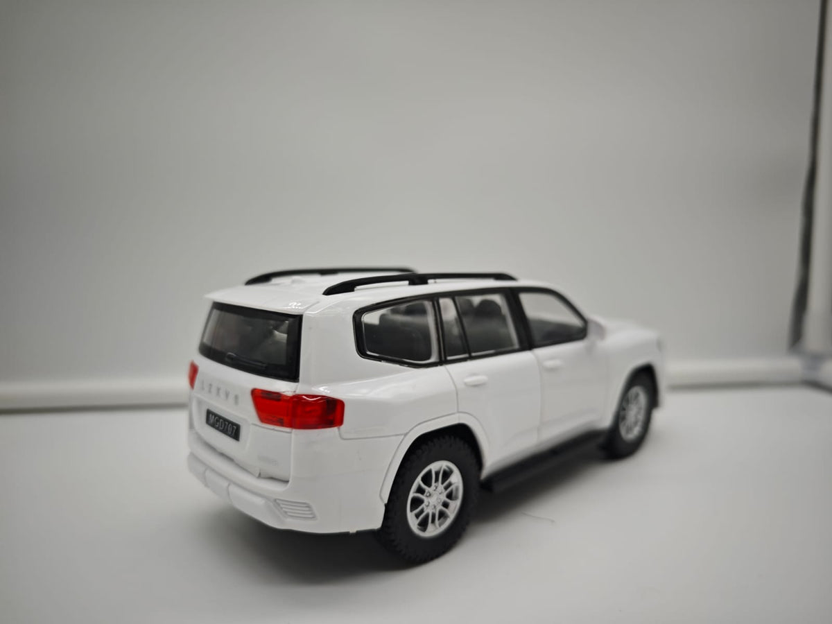 Toyota Land Cruiser 300 - Escala 1/24 - Plastico c/Luz y Sonido - No License (sin caja)