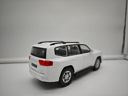 Toyota Land Cruiser 300 - Escala 1/24 - Plastico c/Luz y Sonido - No License (sin caja)