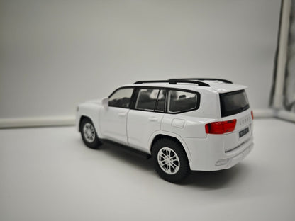 Toyota Land Cruiser 300 - Escala 1/24 - Plastico c/Luz y Sonido - No License (sin caja)