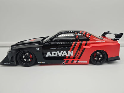 Nissan Skyline GT-R R34 Liberty Walk - Escala 1/24 - c/Luz y Sonido - (sin caja)