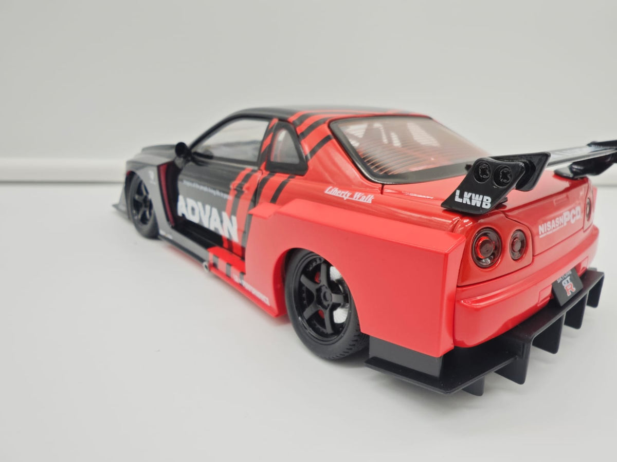 Nissan Skyline GT-R R34 Liberty Walk - Escala 1/24 - c/Luz y Sonido - (sin caja)