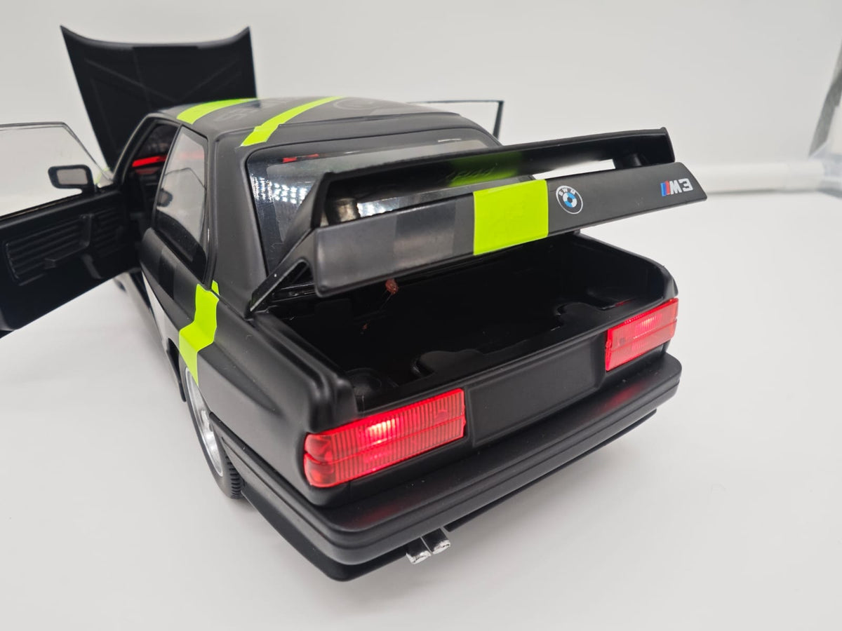 BMW M3 E30 DTM / CUSTOM - Escala 1/24 - c/Luz y Sonido - (sin caja)