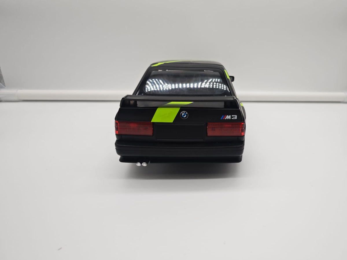 BMW M3 E30 DTM / CUSTOM - Escala 1/24 - c/Luz y Sonido - (sin caja)